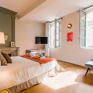 Bed & Breakfast Le Petit - & A Deux Pas Du Pont D'avignon Et Du Palais Des Papes, Avignone